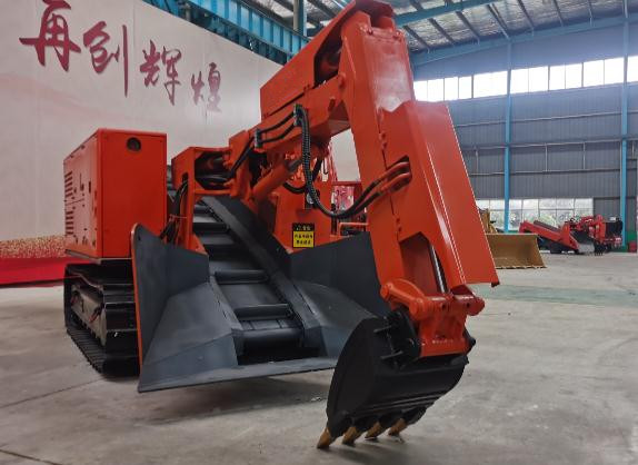 跟著帥龍扒渣機廠家一起了解下履帶扒渣機的特點！