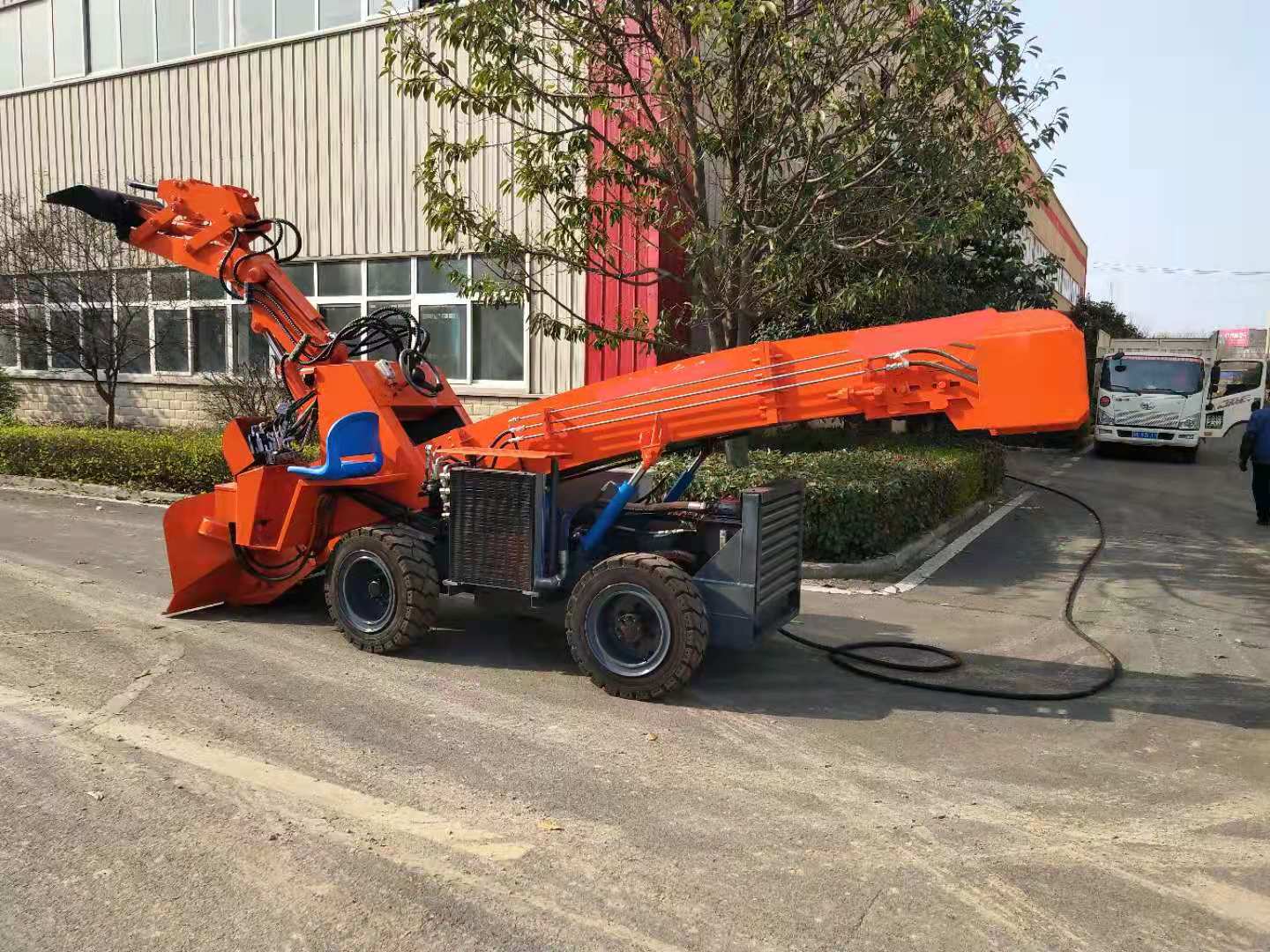 礦用扒渣機(jī)的油箱該怎樣檢查？有哪些注意事項(xiàng)？