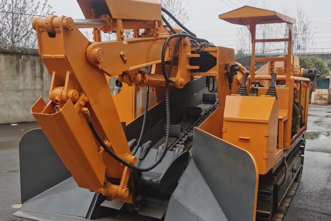 履帶扒渣機(jī)有什么優(yōu)勢呢？